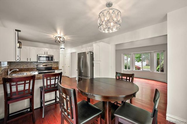 125 Algansee Drive, Troy, MI 48083