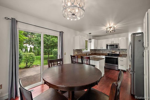 125 Algansee Drive, Troy, MI 48083