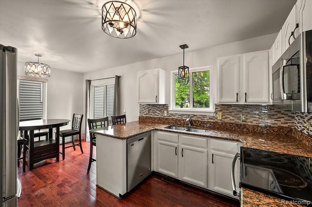 125 Algansee Drive, Troy, MI 48083