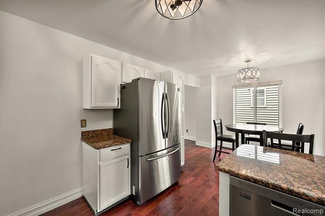 125 Algansee Drive, Troy, MI 48083