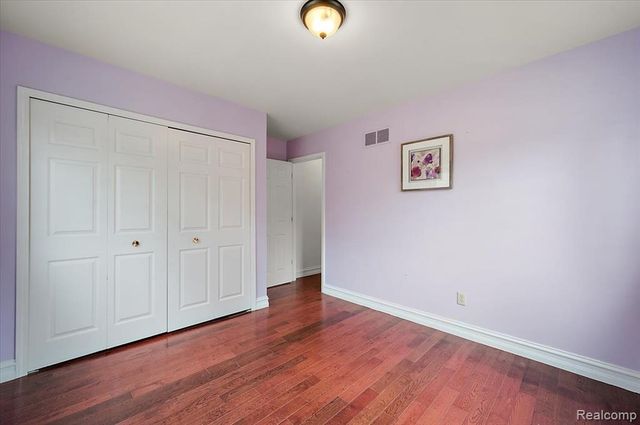 125 Algansee Drive, Troy, MI 48083