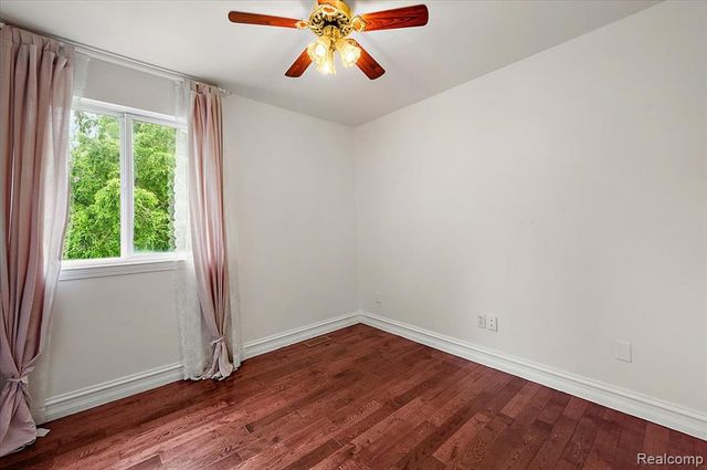 125 Algansee Drive, Troy, MI 48083