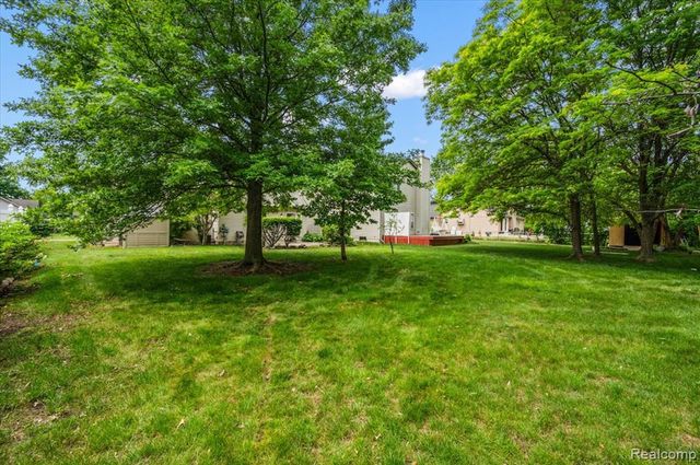 125 Algansee Drive, Troy, MI 48083