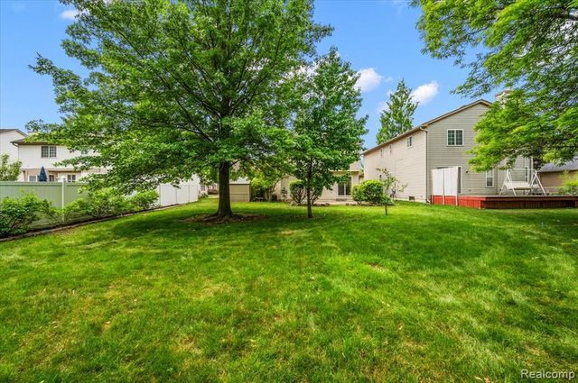 125 Algansee Drive, Troy, MI 48083