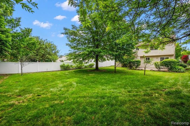 125 Algansee Drive, Troy, MI 48083
