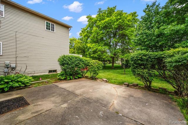 125 Algansee Drive, Troy, MI 48083