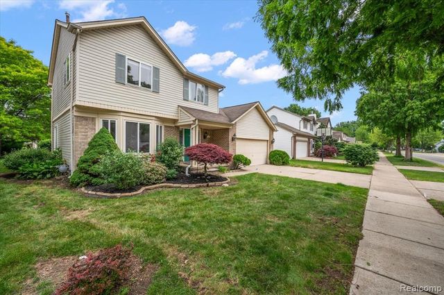 125 Algansee Drive, Troy, MI 48083
