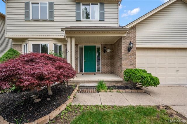 125 Algansee Drive, Troy, MI 48083