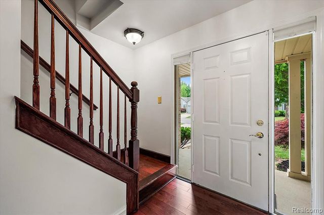 125 Algansee Drive, Troy, MI 48083