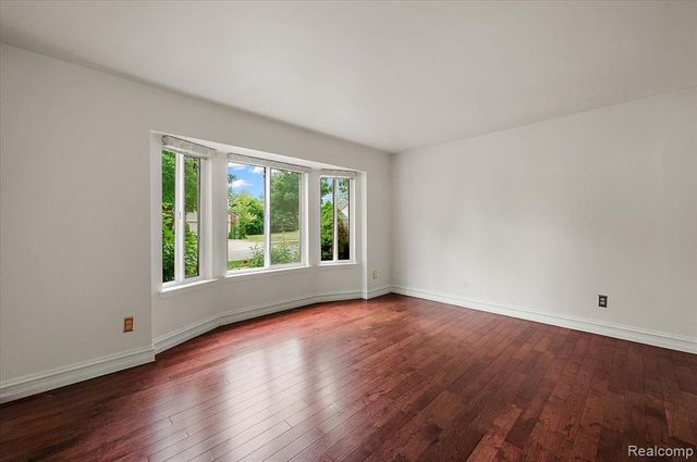125 Algansee Drive, Troy, MI 48083