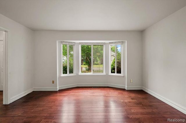 125 Algansee Drive, Troy, MI 48083