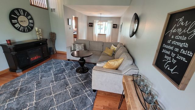 3885 Thornberry Way, Lake In The Hills, IL 60156