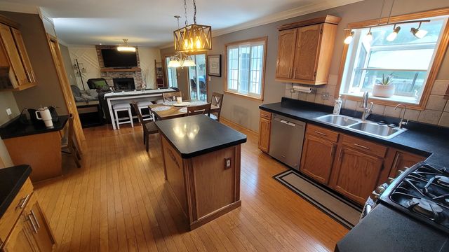 3885 Thornberry Way, Lake In The Hills, IL 60156