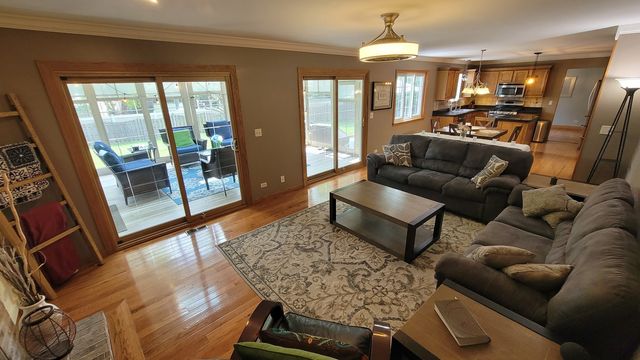 3885 Thornberry Way, Lake In The Hills, IL 60156