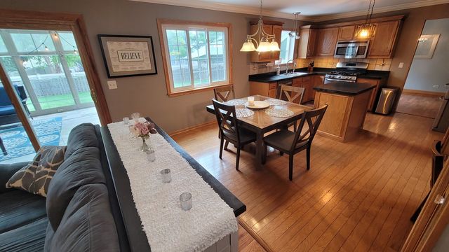 3885 Thornberry Way, Lake In The Hills, IL 60156