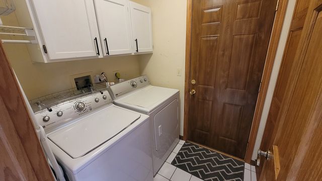 3885 Thornberry Way, Lake In The Hills, IL 60156