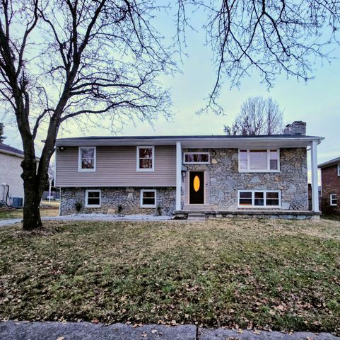 3829 Gladman Way, Lexington, KY 40514