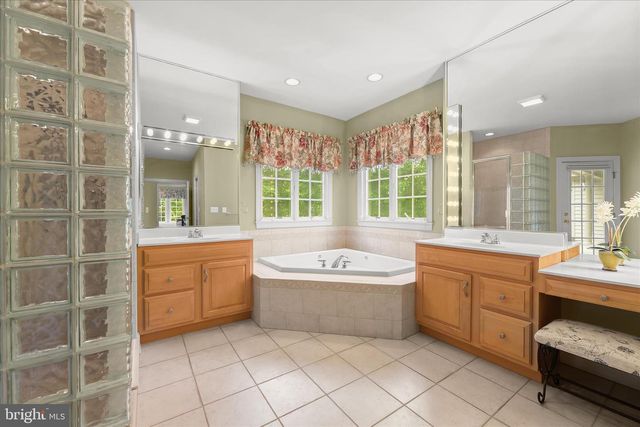 2400 SUMMERFIELD DR, Finksburg, MD 21048