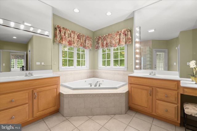 2400 SUMMERFIELD DR, Finksburg, MD 21048