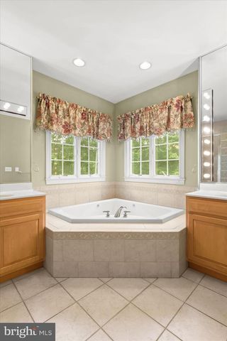 2400 SUMMERFIELD DR, Finksburg, MD 21048