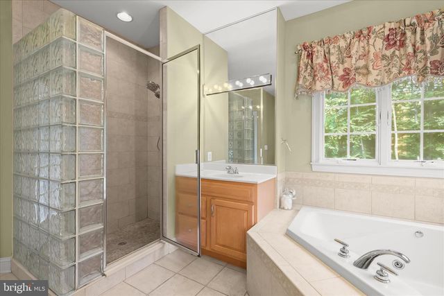2400 SUMMERFIELD DR, Finksburg, MD 21048