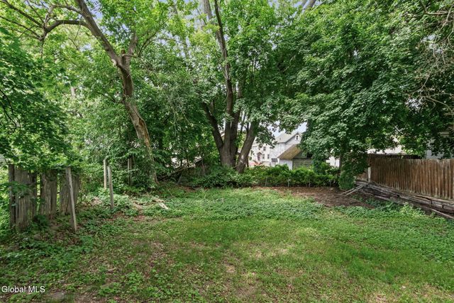 51 4th Avenue, Gloversville, NY 12078
