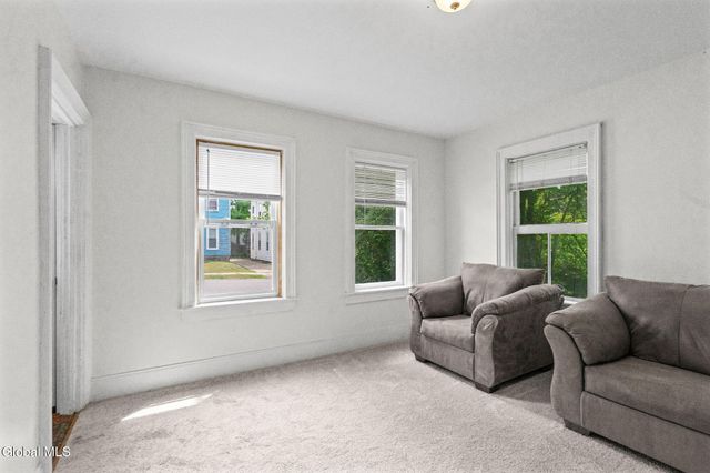 51 4th Avenue, Gloversville, NY 12078