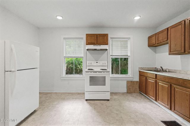 51 4th Avenue, Gloversville, NY 12078