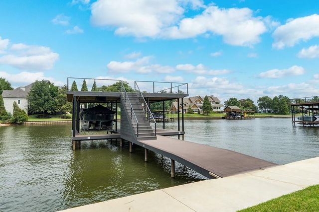120 Meandering Way, Mabank, TX 75156