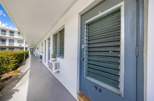 15610 NE 6th Ave 9B, Miami, FL 33162