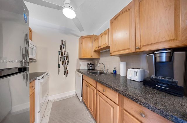 15610 NE 6th Ave 9B, Miami, FL 33162