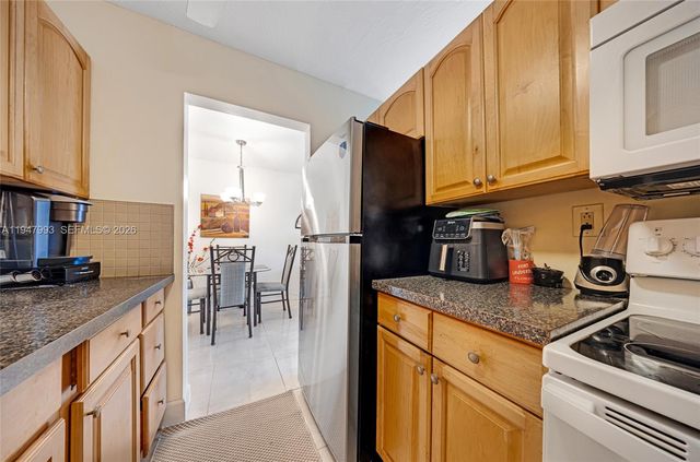 15610 NE 6th Ave 9B, Miami, FL 33162