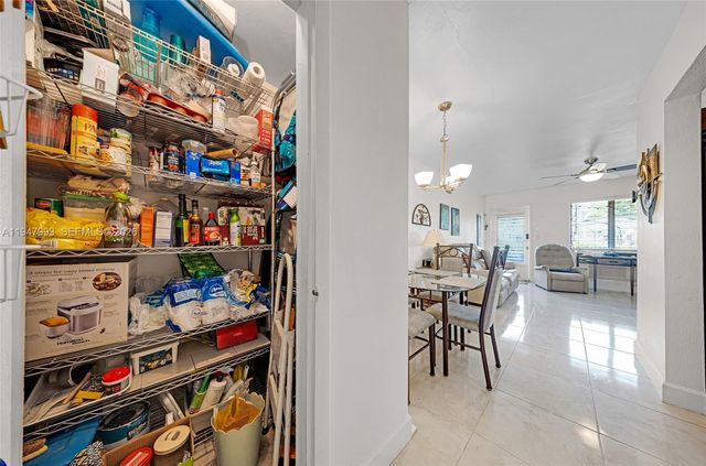 15610 NE 6th Ave 9B, Miami, FL 33162