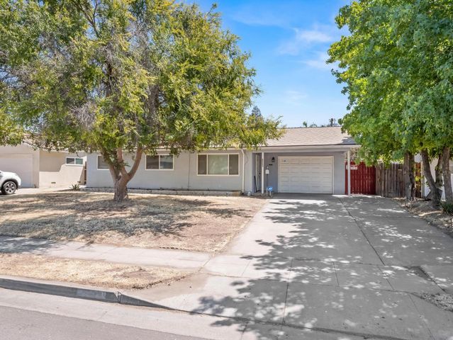 3576 N Marks Avenue, Fresno, CA 93722