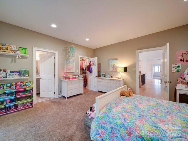 15708 Eagleview Drive, Charlotte, NC 28278