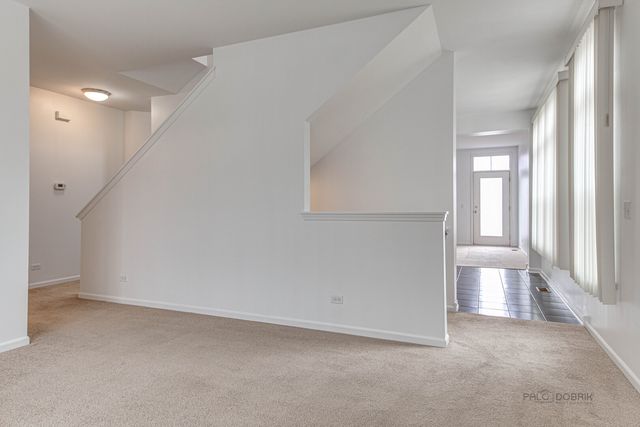 726 N Keystone Lane, Vernon Hills, IL 60061