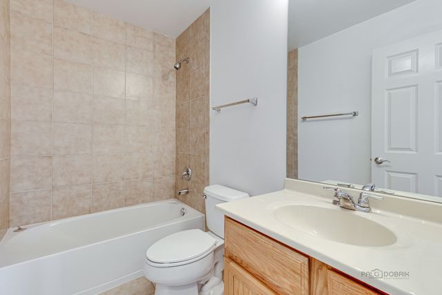 726 N Keystone Lane, Vernon Hills, IL 60061