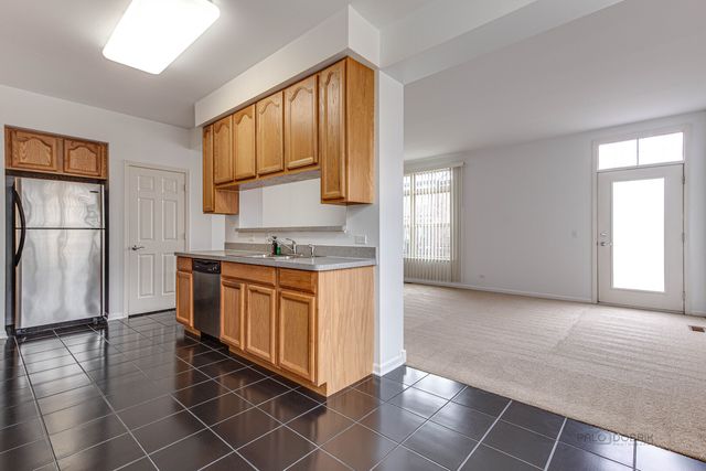 726 N Keystone Lane, Vernon Hills, IL 60061