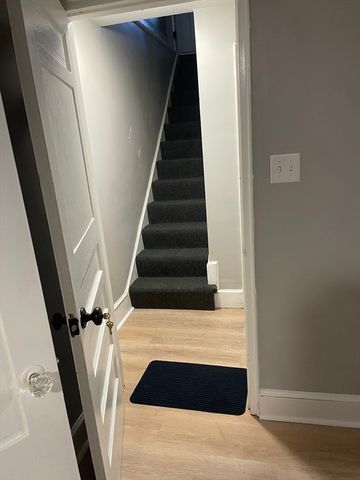 366 Essex St B, Salem, MA 01970