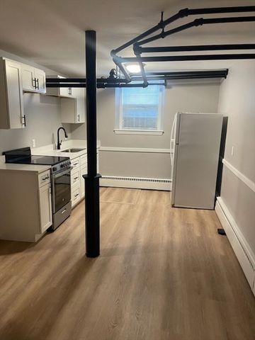 366 Essex St B, Salem, MA 01970