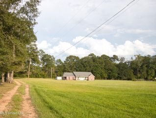 1122 Berthadale Road, Mccomb, MS 39648