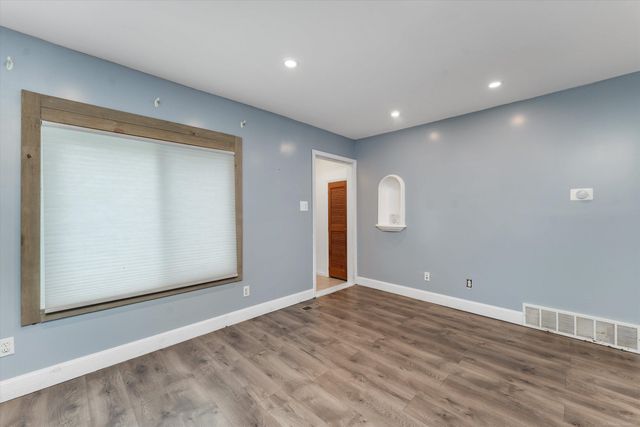 33600 Louise Avenue, Clinton Twp, MI 48035