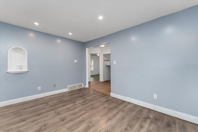33600 Louise Avenue, Clinton Twp, MI 48035