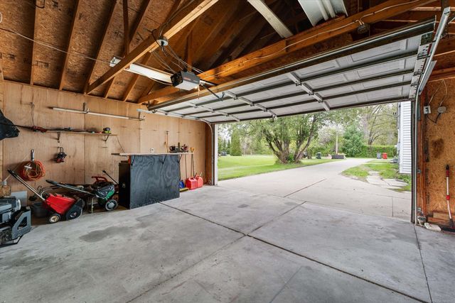 33600 Louise Avenue, Clinton Twp, MI 48035