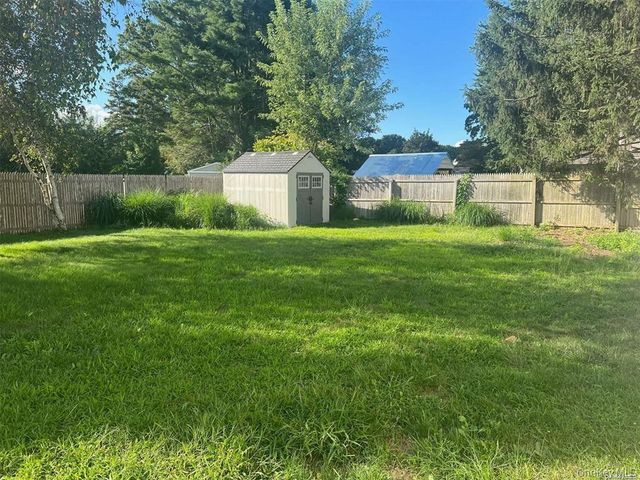 3 Thornridge Lane, South Setauket, NY 11720