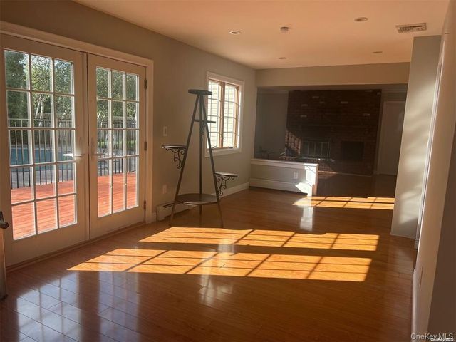 3 Thornridge Lane, South Setauket, NY 11720