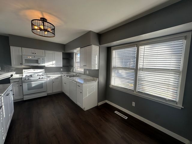 412 E Main Street, Morrison, IL 61270