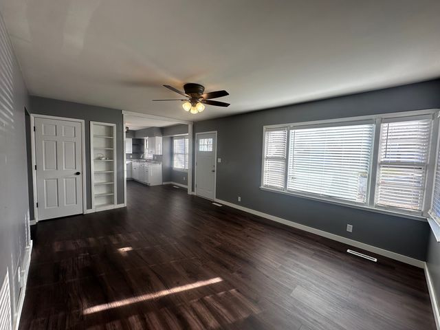 412 E Main Street, Morrison, IL 61270