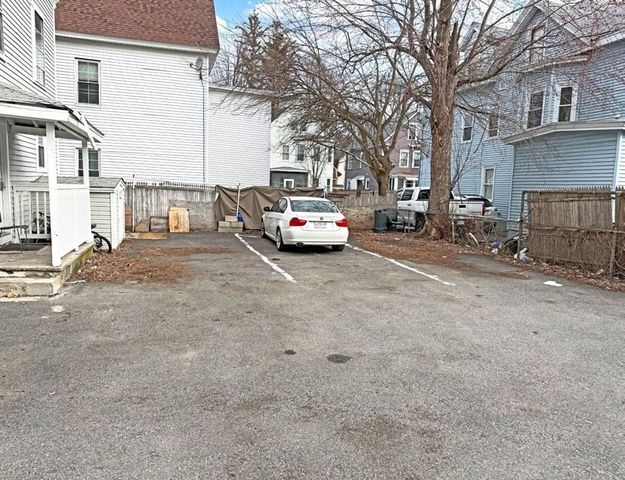 116-118 Walker St, Lowell, MA 01854