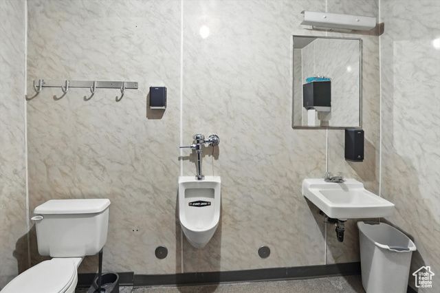 240 N FRONTAGE RD, Centerville, UT 84014